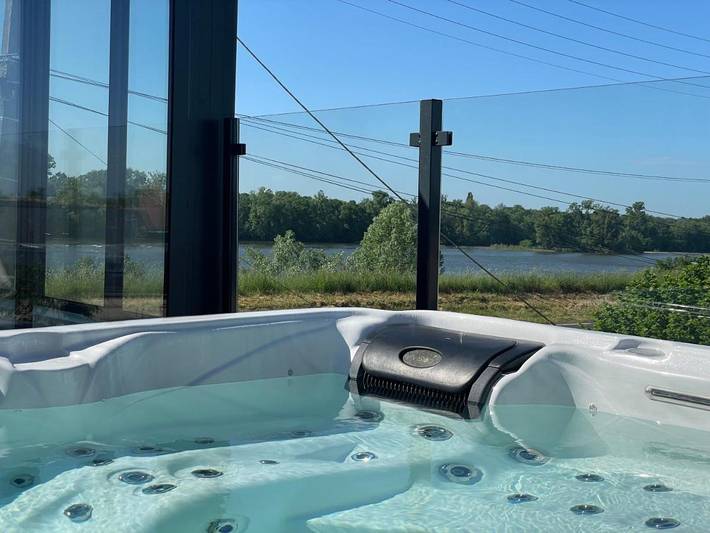 Gîte pour 9 personnes, avec Terrasse et Jacuzzi ainsi que Jardin et Vue à La Chapelle-sur-Loire