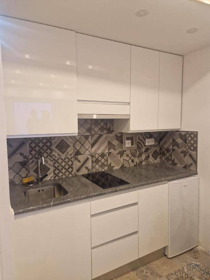 Apartamento inteiro, One-Bedroom Apartment in Carnide, Costa de Lisboa