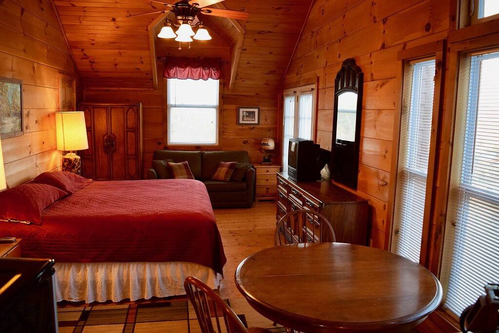 The Morning View Suite im Country Manor Inn in Tuckaleechee, Blount County