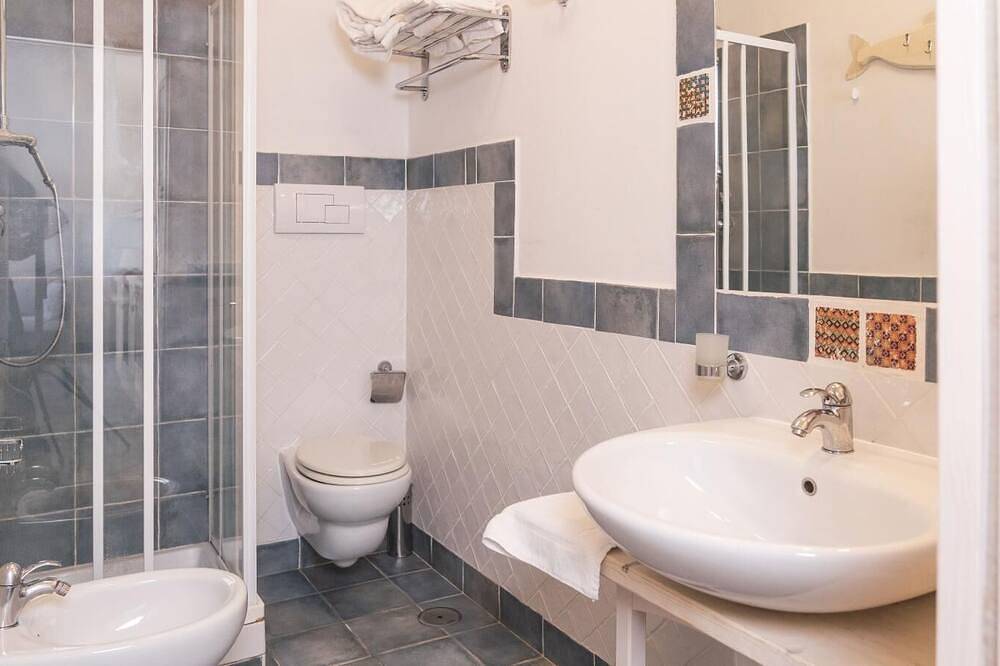Appartement entier, Posidonia Apartment with sea view and panoramic pool in Vibonati, Cilento