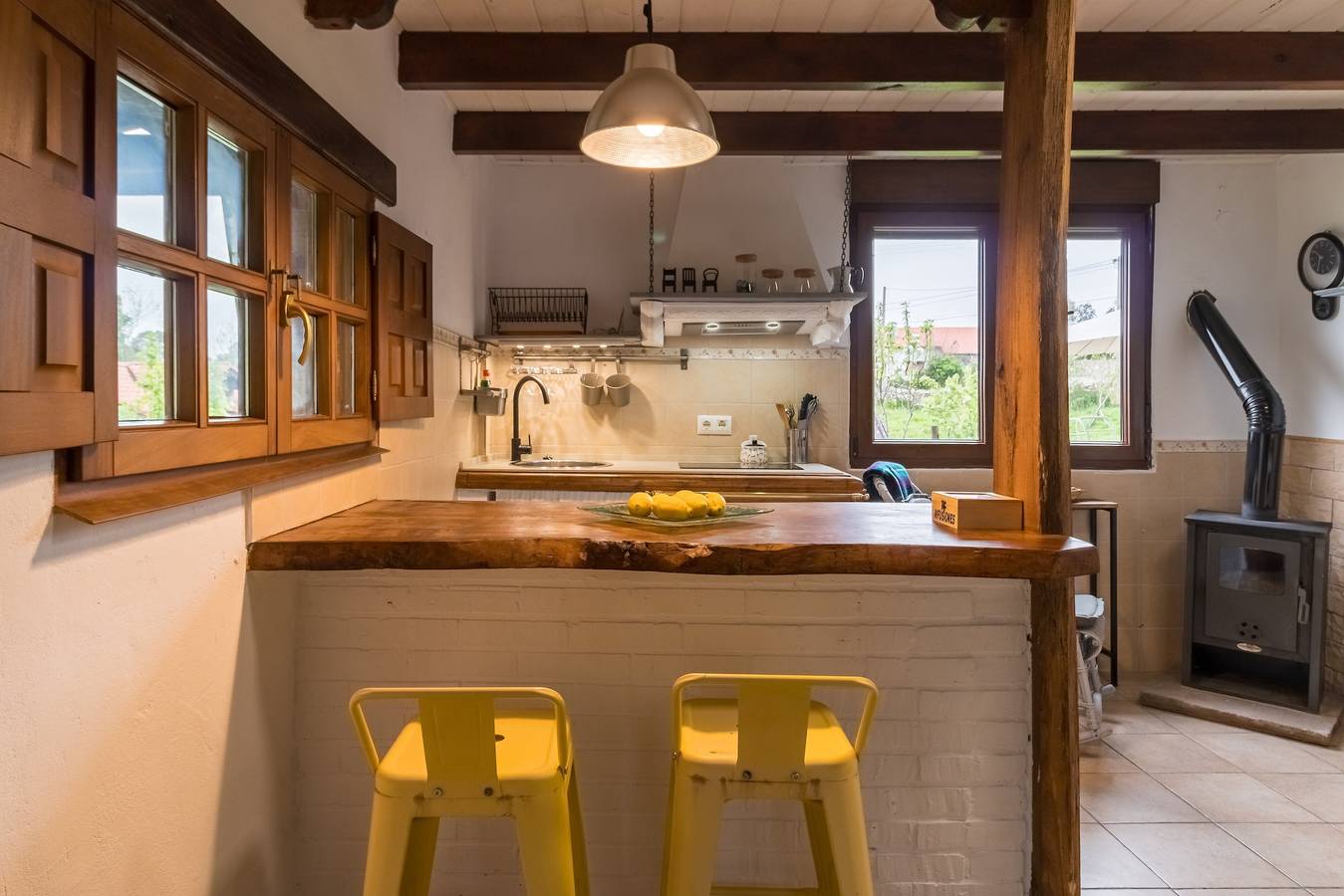 Apartamento entero, Apartamento 'Kety 2' con vistas a la montaña, terraza privada y Wi-Fi in Serdio, Val de San Vicente