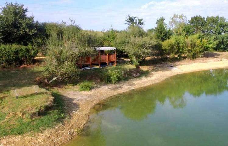 Tente pour 6 personnes, avec terrasse et vue ainsi que vue sur le lac et jardin, animaux acceptés dans le Gers - 2
