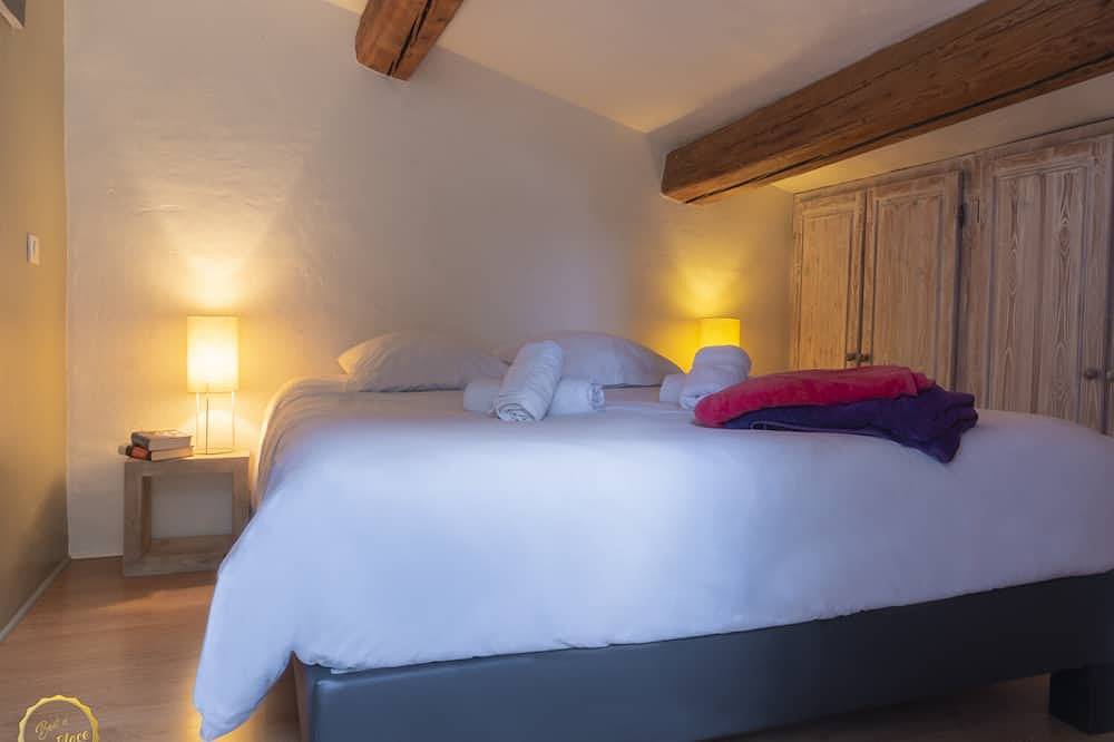 Apartamento entero, Apartamento con a/c y terraza privada con vista a los Alpilles, cerca de Vallée des Baux in Paradou, Region de Arles