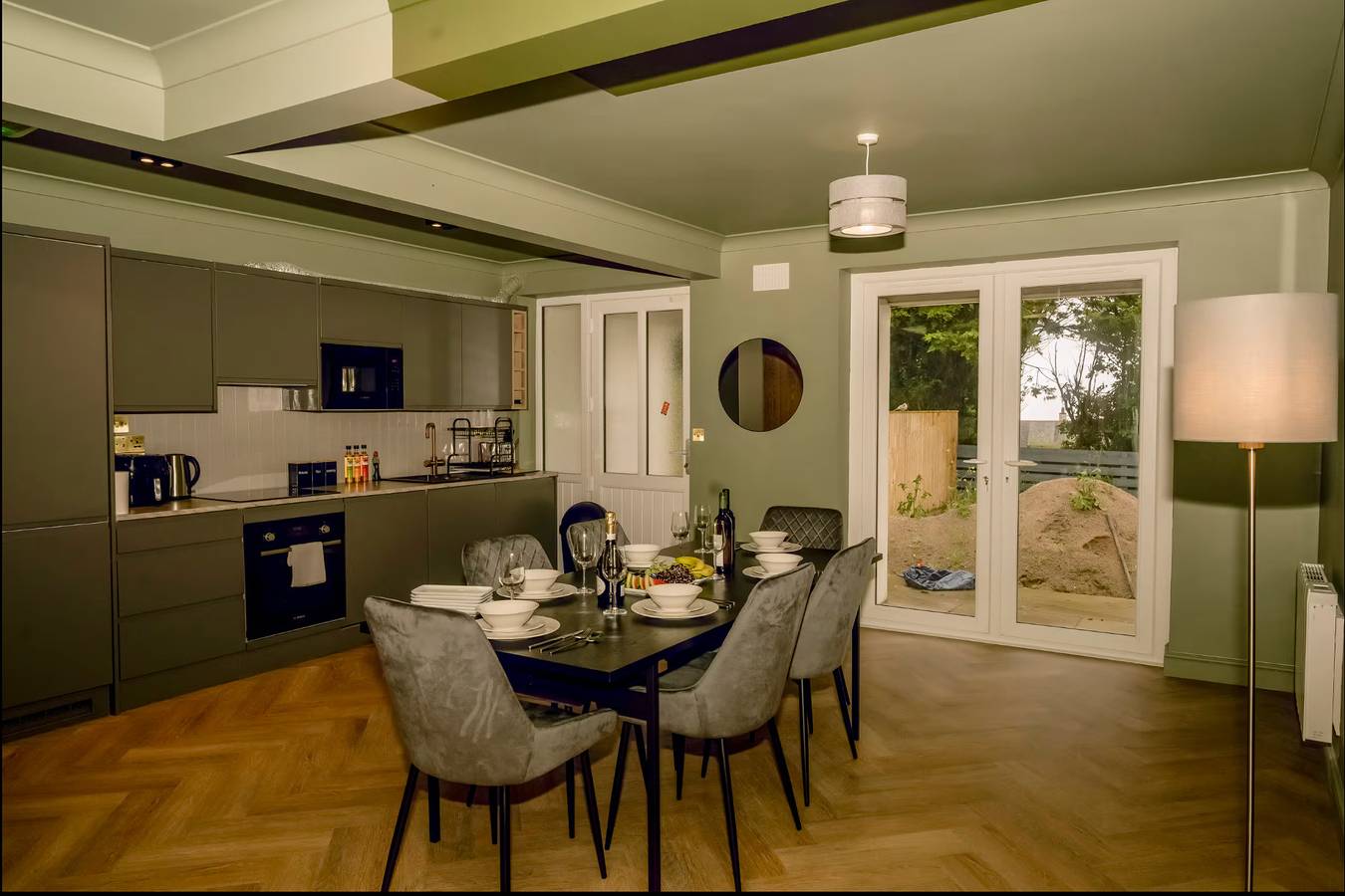 Entire holiday apartment, 2 Bedroom Apartment Sleeps 3 - Garden - Pets in Carbis Bay, Cornwall