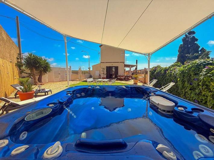 Appartamento per 9 persone, con idromassaggio e giardino in Marausa