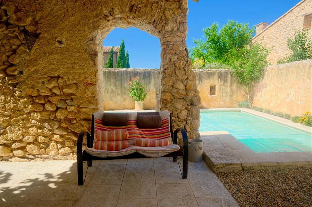 Magnificent Provencal farmhouse for 10 people with swimming pool in Rustrel, Regionaler Naturpark Luberon