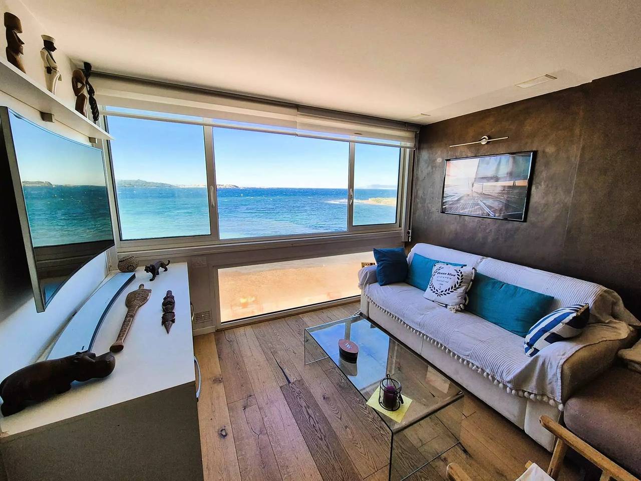 Appartement entier, A 40 m de la plage, climatisation, Wifi, vue mer, tout à pied in Le Brusc, Six-Fours-les-Plages