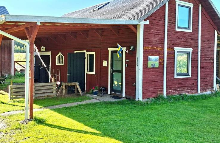 Ferienwohnung für 6 Personen, mit Terrasse und Garten sowie Sauna und Ausblick in Gullspang