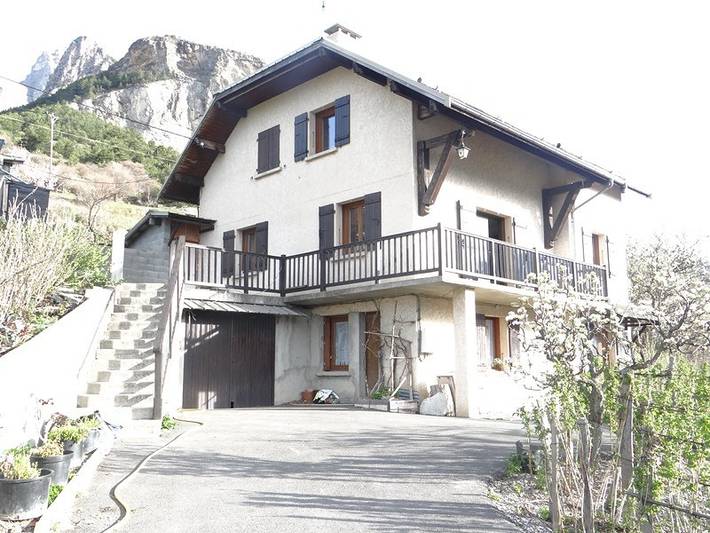 Gîte pour 3 personnes, avec terrasse à Châteauroux-les-Alpes