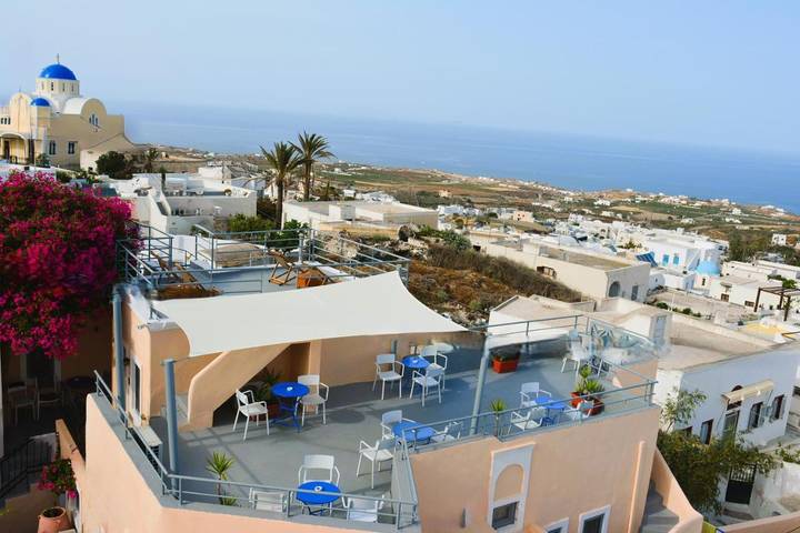 Maison d’hôte, avec Terrasse ainsi que Jardin et Piscine à Thera