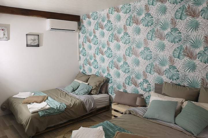 Location de vacances pour 12 personnes, avec piscine et jardin à Chamboulive - 2