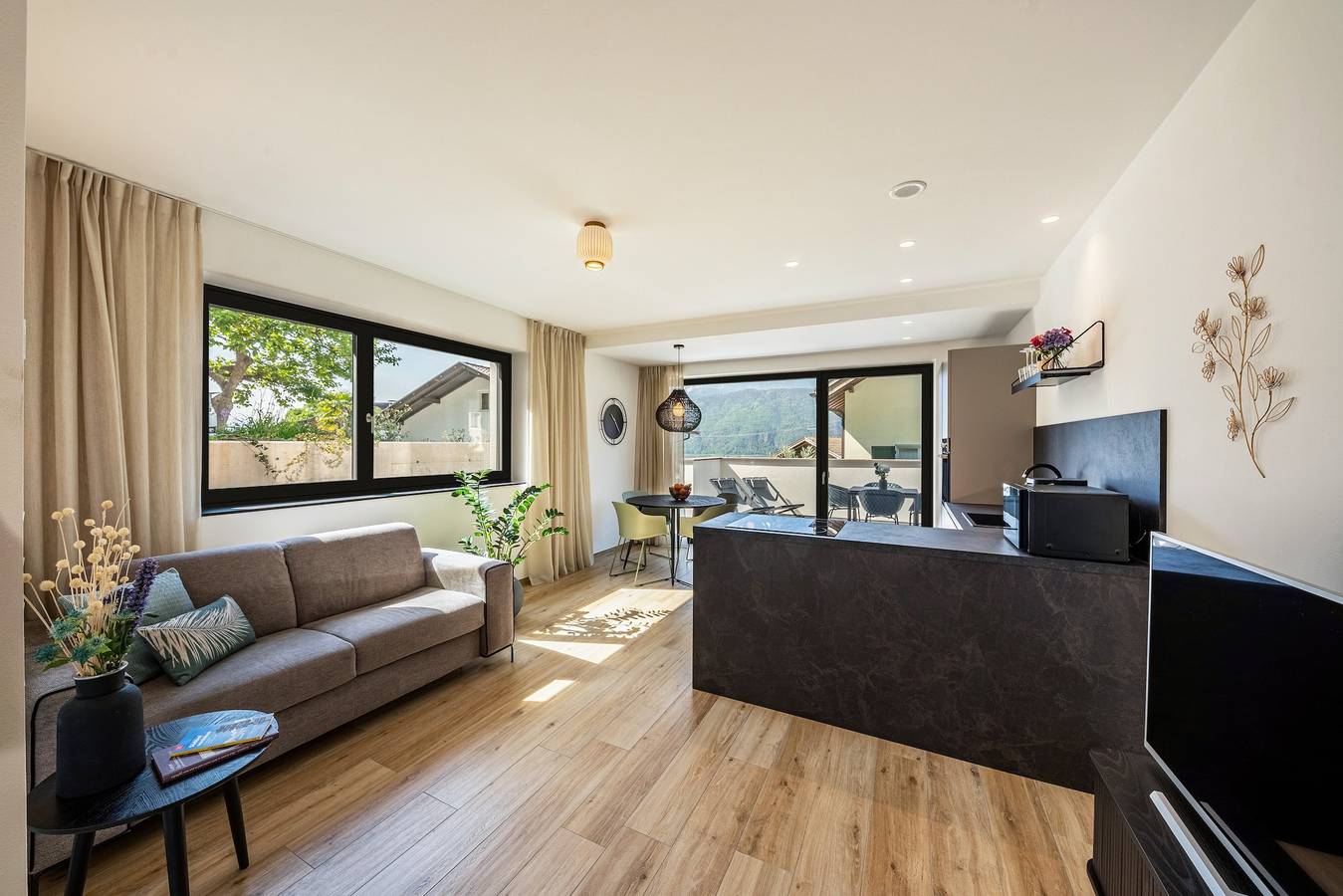 Entire apartment, Vacation Apartment "Videre Lodge Gantkofel" with Mountain View, Wi-Fi & Terrace in Gargazon, Sarntal Alps