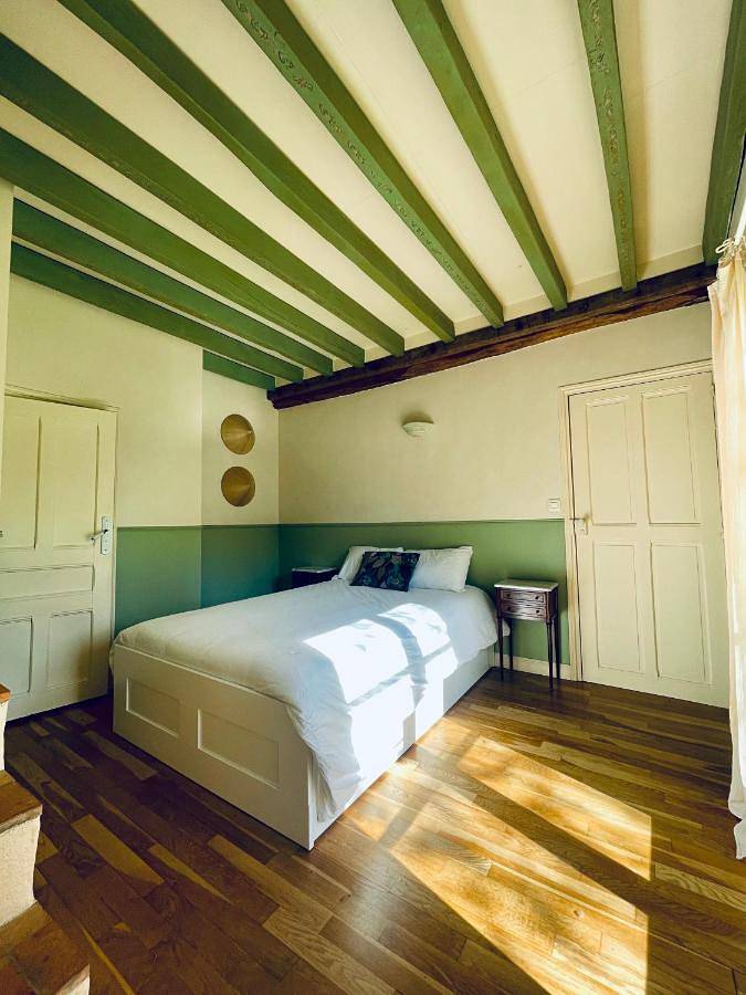 La Suite St Michel - Chambre privée avec salon in La Ferté-Saint-Aubin, Sologne