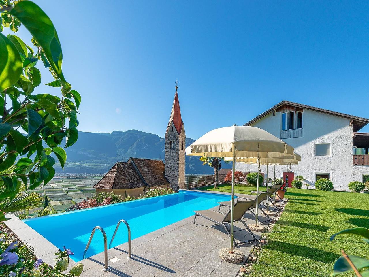 Ganze Ferienwohnung, Runggnerhof - Ruhige Dreizimmerwohnung "Kastelaz" mit Terrasse in Rungg, Tramin an der Weinstraße