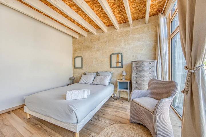 Location de vacances pour 4 personnes, avec piscine ainsi que vue et jardin à Lamarque - 3