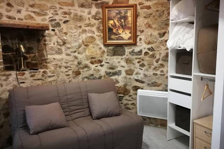 Gîte pour 4 personnes, avec vue et jardin à Vairé - 2