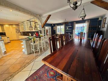 Cottage pour 9 personnes, avec piscine ainsi que terrasse et vue à Prévessin-Moëns