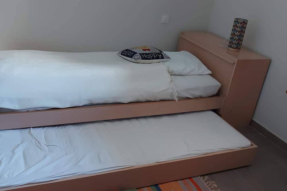 Air-conditioned gîte with private pool, boules pitch, 5 minutes from the Orb river in Vieussan, Béziers und Umgebung