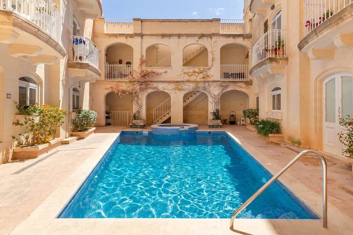 Apartment for 6 people, with Hot tub and Terrace as well as Pool in Malta