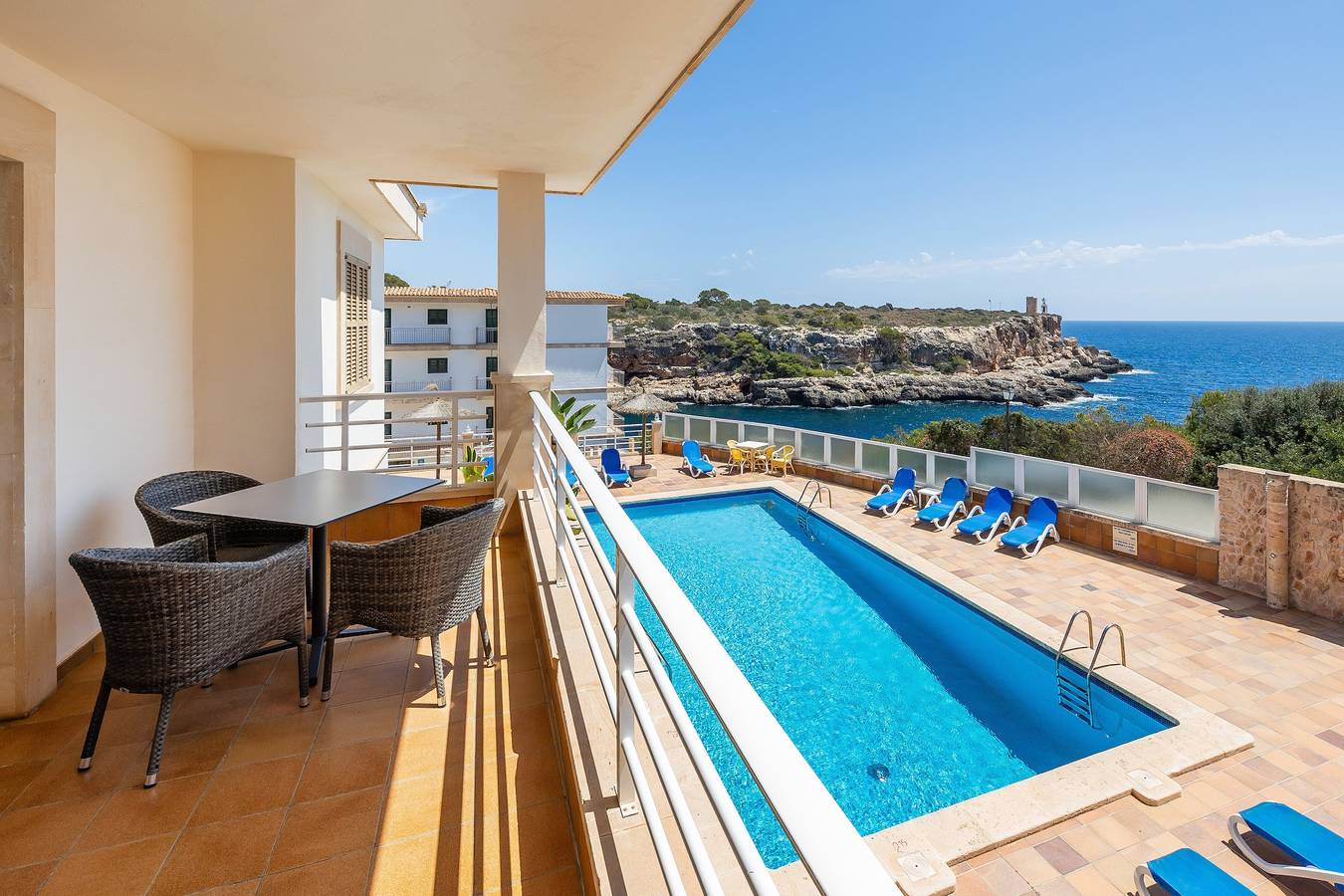 Entire apartment, Apartment 'Aptos Villa Sirena Vista Mar' with Shared Pool, Wi-Fi and Air Conditioning in Cala Figuera, Santanyí