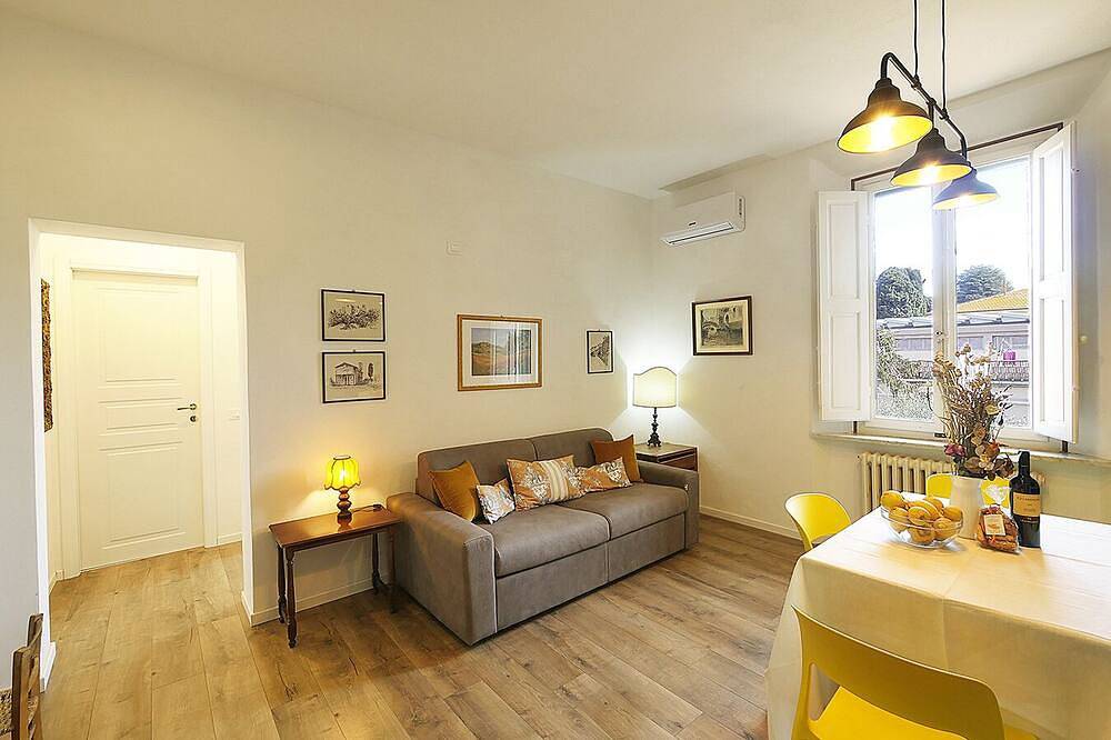 Appartamento intero, 5 minutes from the sea, Apartment \"La Stazione\", for families in the town center in Castagneto Carducci, Costa degli Etruschi
