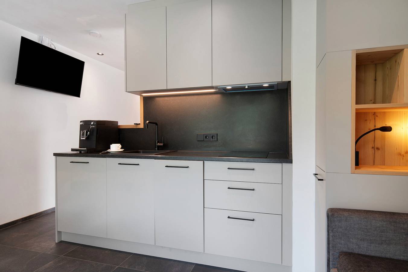 Ganzes Studio, Studio 'Tribulaun - Lodge 1' mit Bergblick, privater Terrasse und Wi-Fi in Pflersch, Brenner