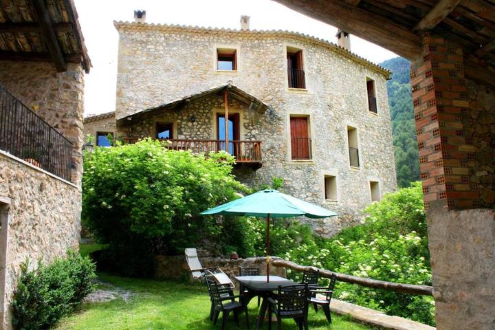 Casa rural para 13 personas, con Balcón y Terraza además de Jardín y Vistas en Port del Comte - 2