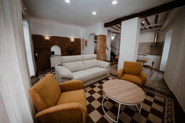 Apartamento para 6 personas, con terraza y vistas en La Zubia