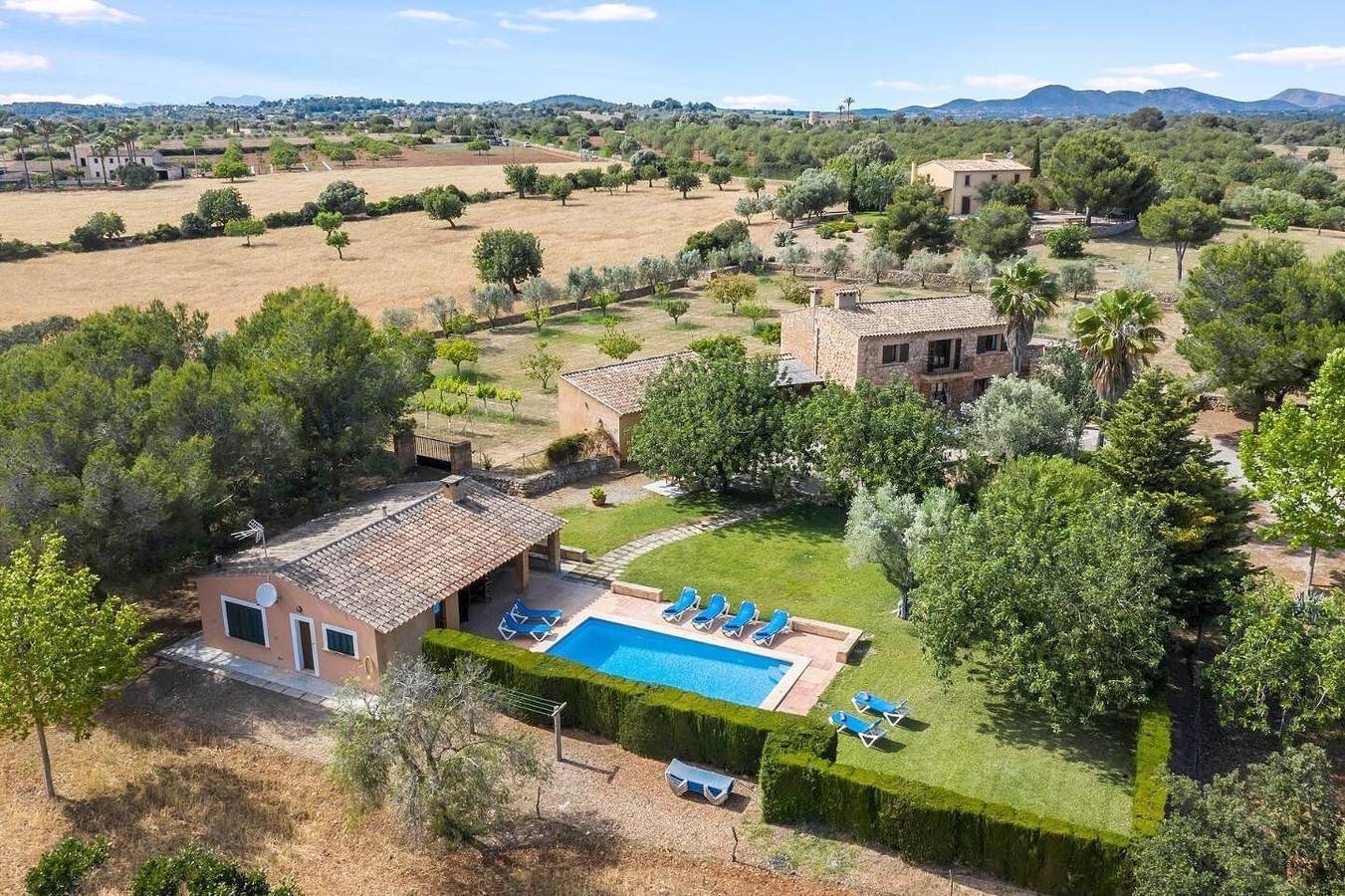 Vacation Home Finca Can Moleta with Garden, Pool, Wi-Fi & Terrace in Manacor, East Majorca