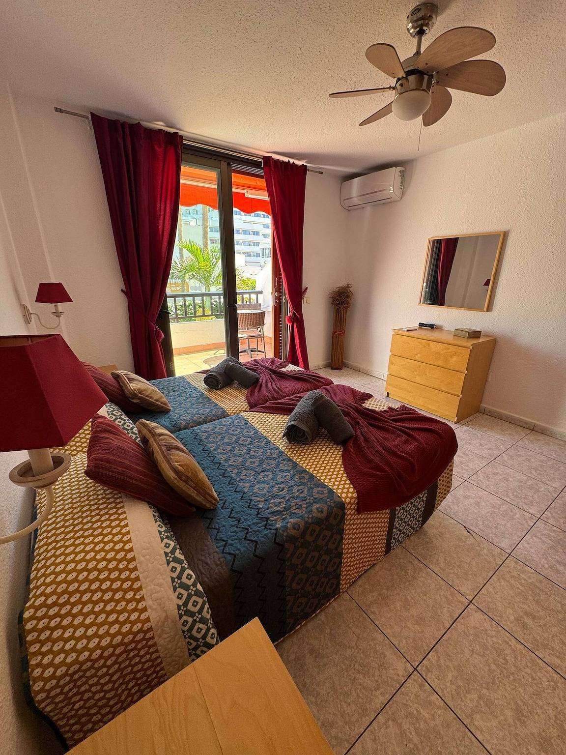 Entire apartment, Spacious 2 Bedroom Duplex on Parquesantiago 2 in Playa de las Américas, Arona