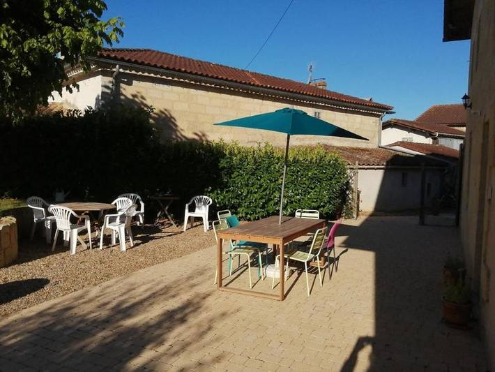 Location de vacances pour 10 personnes, avec vue et jardin à Saint-Laurent-des-Combes - 2