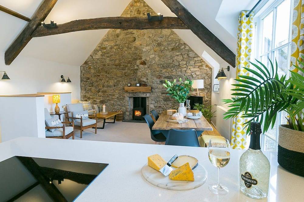 Custom Mews -  a near a pub that sleeps 4 guests  in 2 bedrooms in Beaumaris, Isle of Anglesey