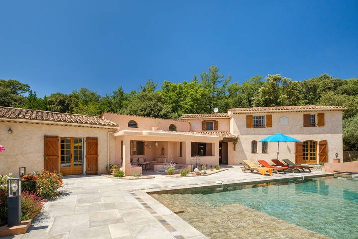 Villa 'Propriété Fontaine Margo': Un rifugio tranquillo con vista sulle montagne in Seillans, Draguignan e dintorni