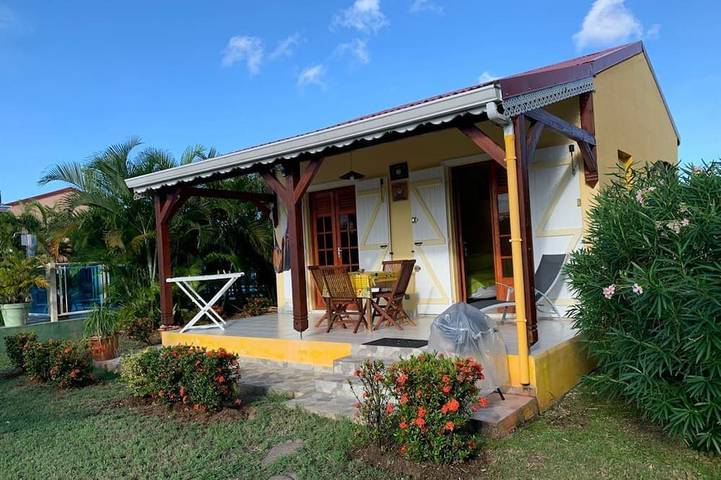 Maison de vacances pour 4 personnes, avec terrasse ainsi que jacuzzi et jardin en Guadeloupe