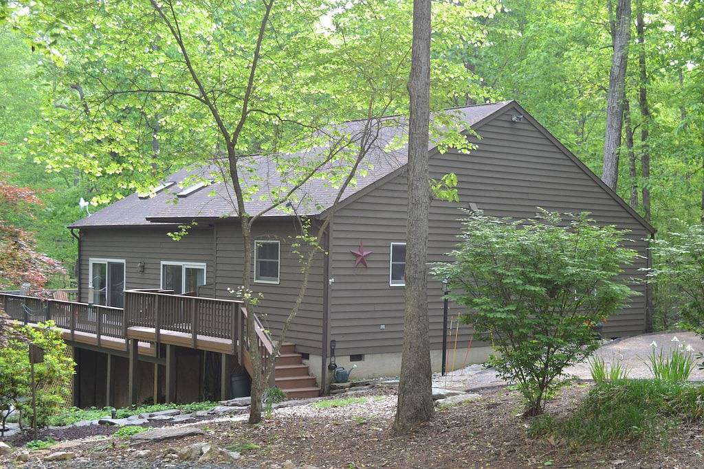 Haus am Wasser in einer ruhigen Bucht in der Mitte des Sees! 3 Kajaks, Whirlpool, Feuerstelle! in Lake Anna