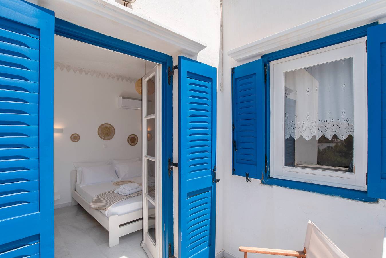 Entire studio, Studio Apartment 'Maroulis Studios - 6' with Private Garden, Wi-Fi & Air Conditioning in Cyclades