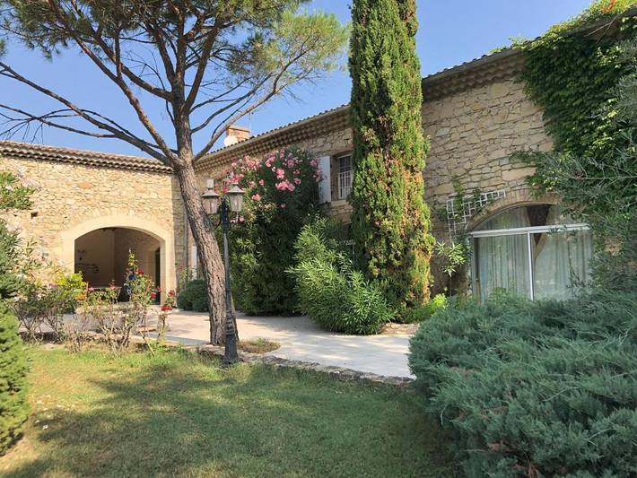 Location de vacances pour 22 personnes, avec vue ainsi que jardin et piscine à Loriol-sur-Drôme - 4