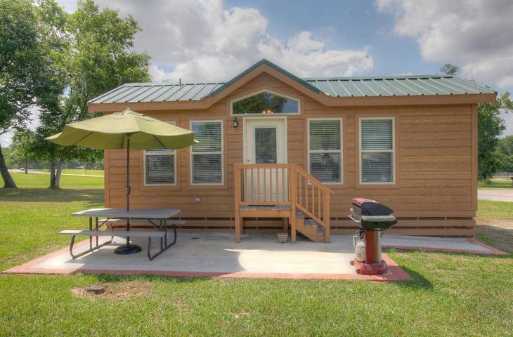 Bungalow für 6 Personen, mit Terrasse und Whirlpool sowie Pool in Texas