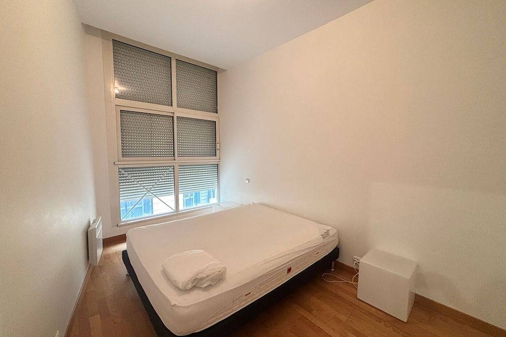 Entire apartment, Spacious T2 apartment near the beach with wifi, elevator and equipped kitchen in Les Sables-d'Olonne, Vendée