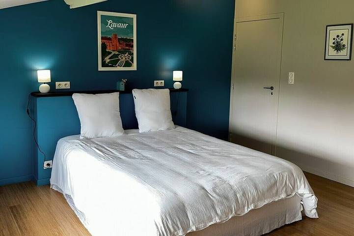 Gîte pour 3 personnes, avec piscine ainsi que jardin et terrasse