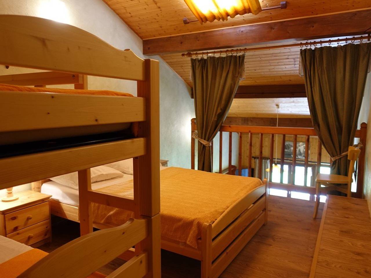 Entire studio, Ski-In/Ski-Out Apartment for 5 in Planay, Beaufort - Cozy, Family-Friendly, Perfect for Hikes in Beaufort (Rhône-Alpes), Albertville region