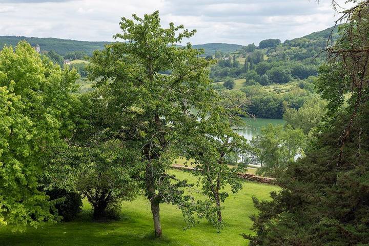 Gîte pour 10 personnes, avec piscine ainsi que vue et jardin à Lissac-sur-Couze - 2