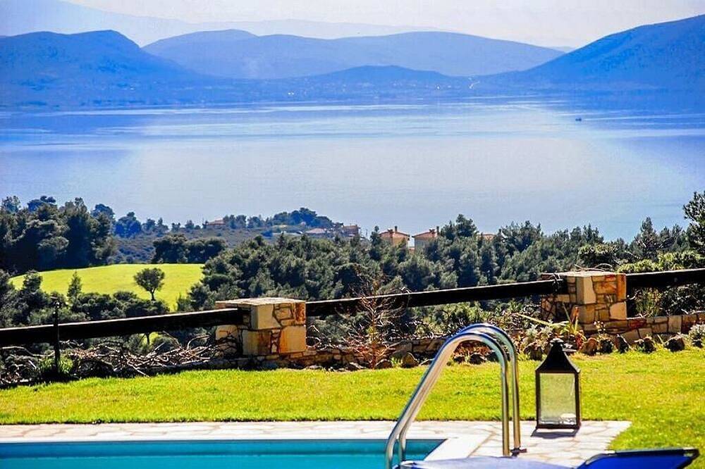 Leben Sie Ihr Märchen Mitten Im Wald Mit Einem Grossen Blick Auf Das Meer in Euböa