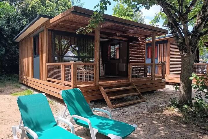 Camping pour 6 personnes, avec piscine et terrasse à Vienne (France)