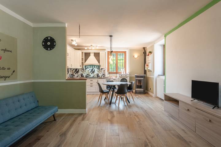House with private garden, pool, playground, free Wi-Fi – 30 minutes from the sea in Capannori, Colline Lucchesi