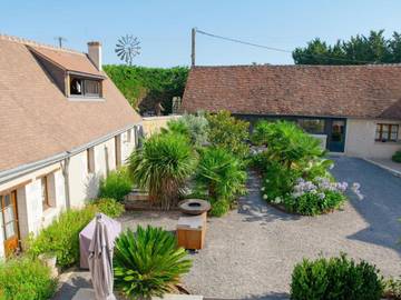 Gîte pour 28 personnes, avec jacuzzi et piscine ainsi que terrasse et jardin, animaux acceptés à Sennevières