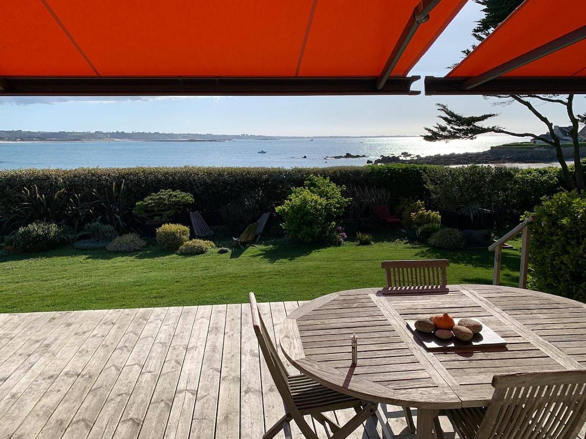 Maison les pieds dans l'eau avec vue mer et accès plage in Kerlouan, Région de Brest