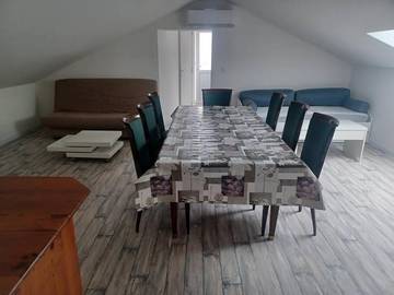 Gîte pour 8 personnes, avec jardin à Vions