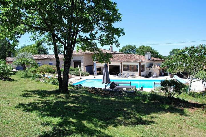 Gîte pour 9 personnes, avec Jardin à Lavaurette
