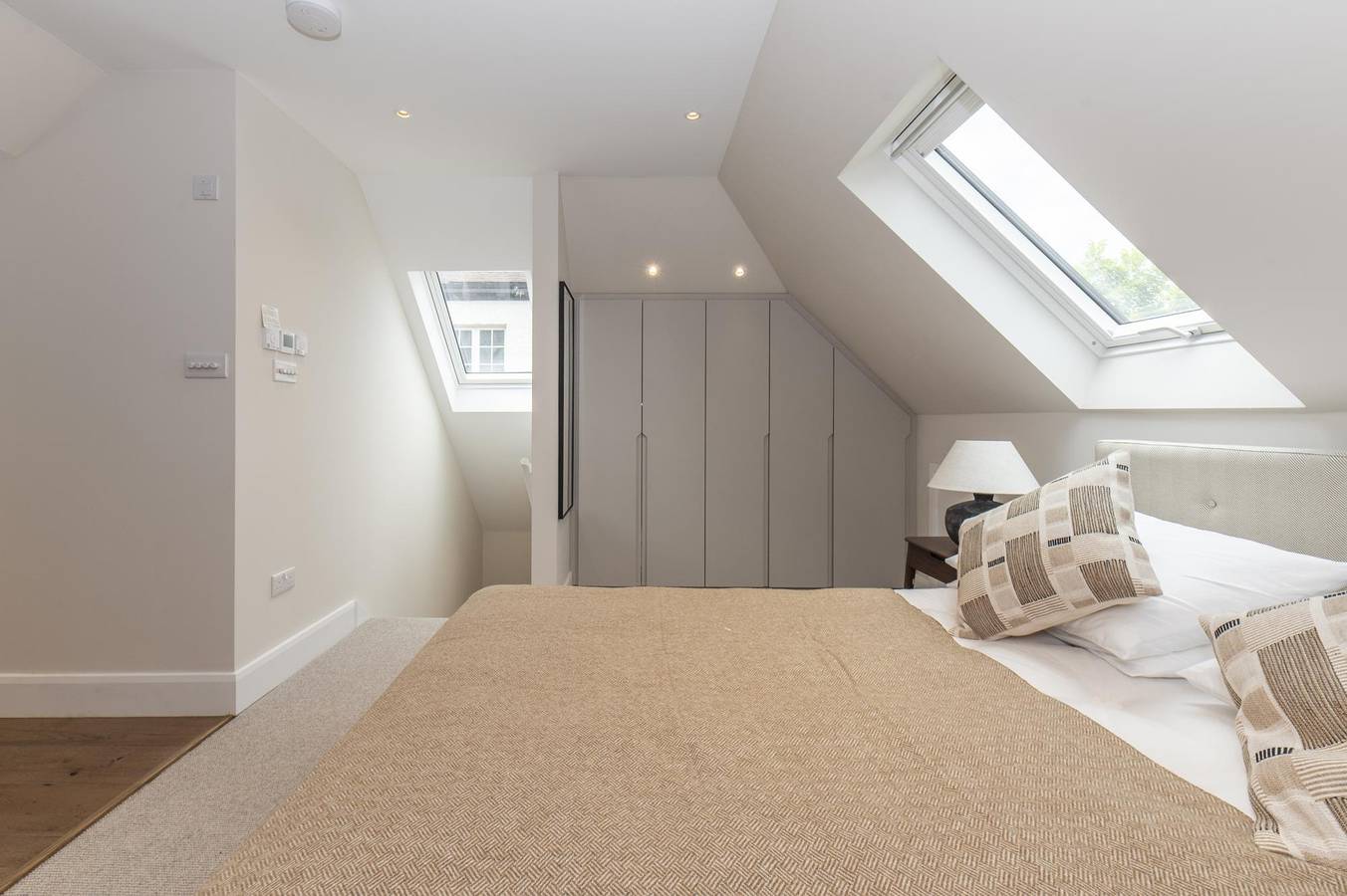 Entire apartment, Central Surbiton Studio | Walk to Station - Pass the Keys in Surbiton, London